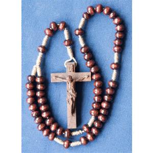 Rosary with baroque cross in nut wood