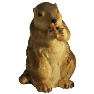 Cucciolo di marmotta in piedi