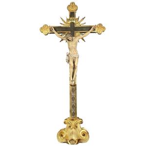 Cross with rays on pedestal and body of Christ Tacca